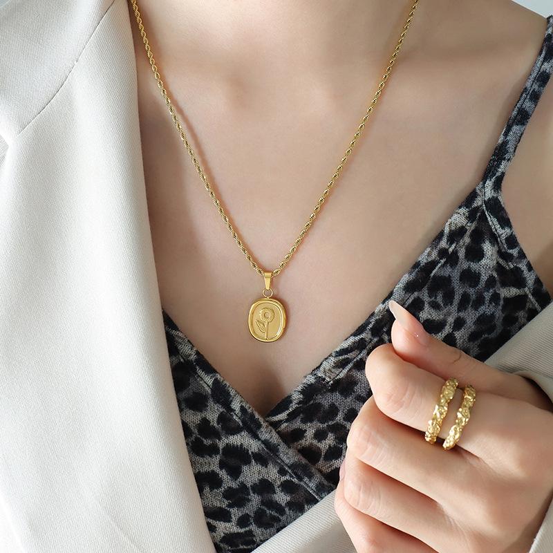 Длинное ожерелье из титановой стали с позолотой и цепочкой Rose Square Brand Niche Twist, нейтральный темперамент ветра, ювелирные изделия P817