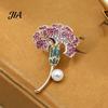 Fashion Accessories Carnation Flower Brooch Pin for Women, Luxury Rhinestone Floral Embellishment Lapel Pin, Alloy Jewelry Accessory Wedding
