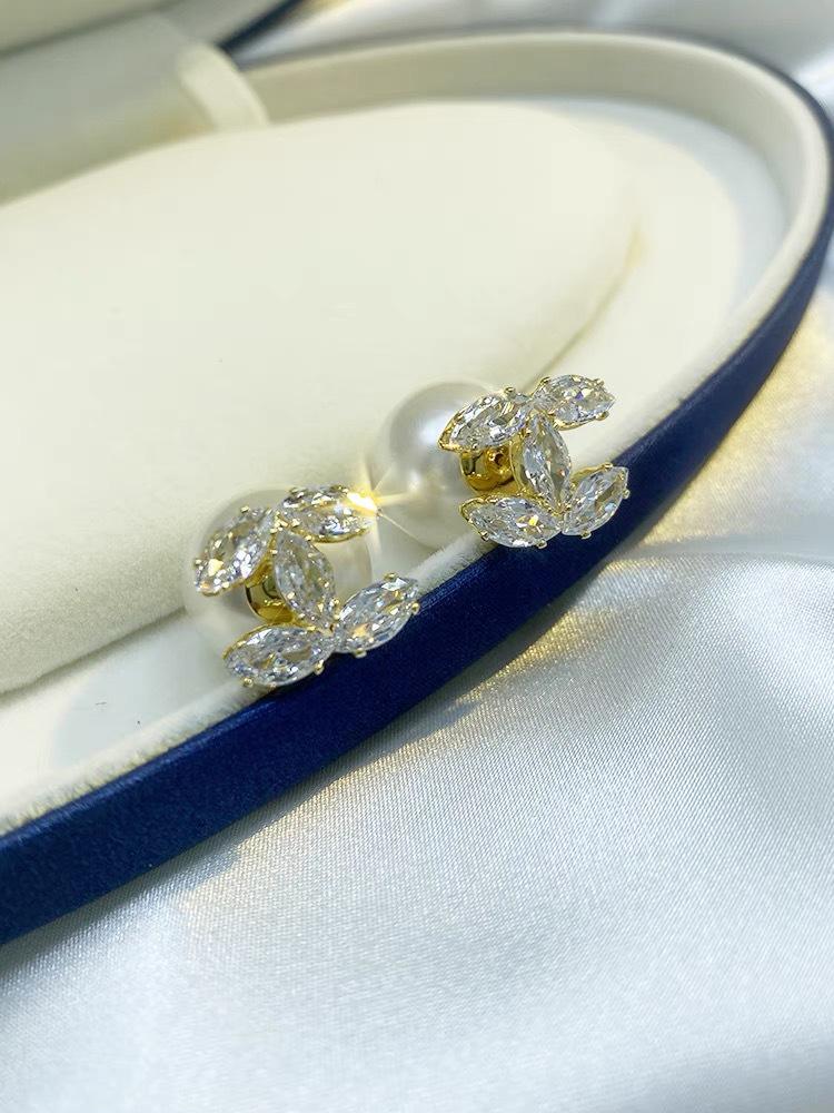 Элегантные зимние жемчужные серьги: Шикарный небольшой аромат с высококачественными серебряными иглами для женщин