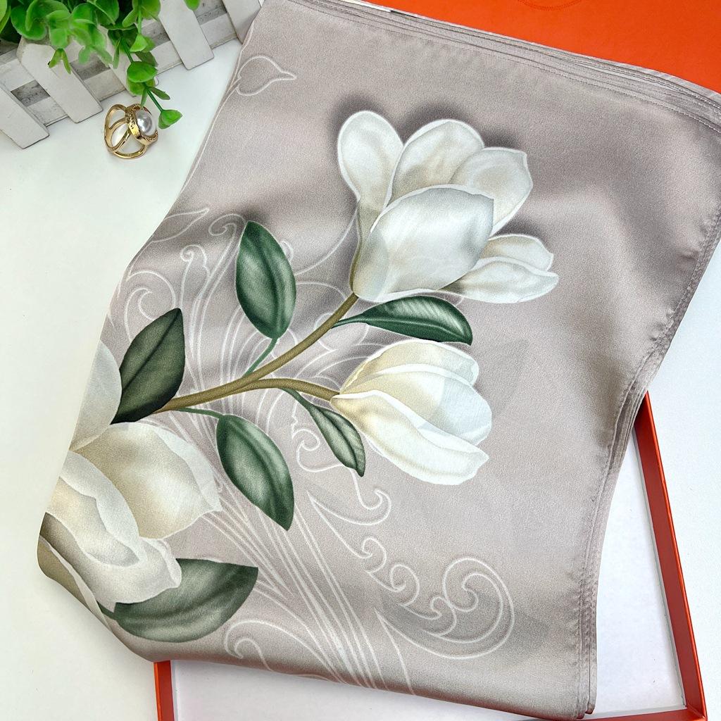 Guofeng Lotus Bean Paste Powder Silk Scarf Women'S Spring And Autumn High-End Mulberry Silk Long Scarf For Elders