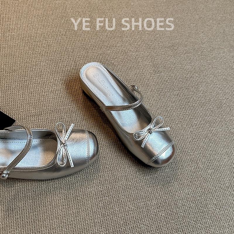 Маленькое увеличение внутренней высоты серебряный бант сумка голова полушлепанцы женские летние 2025 новый на одной подошве с толстой подошвой