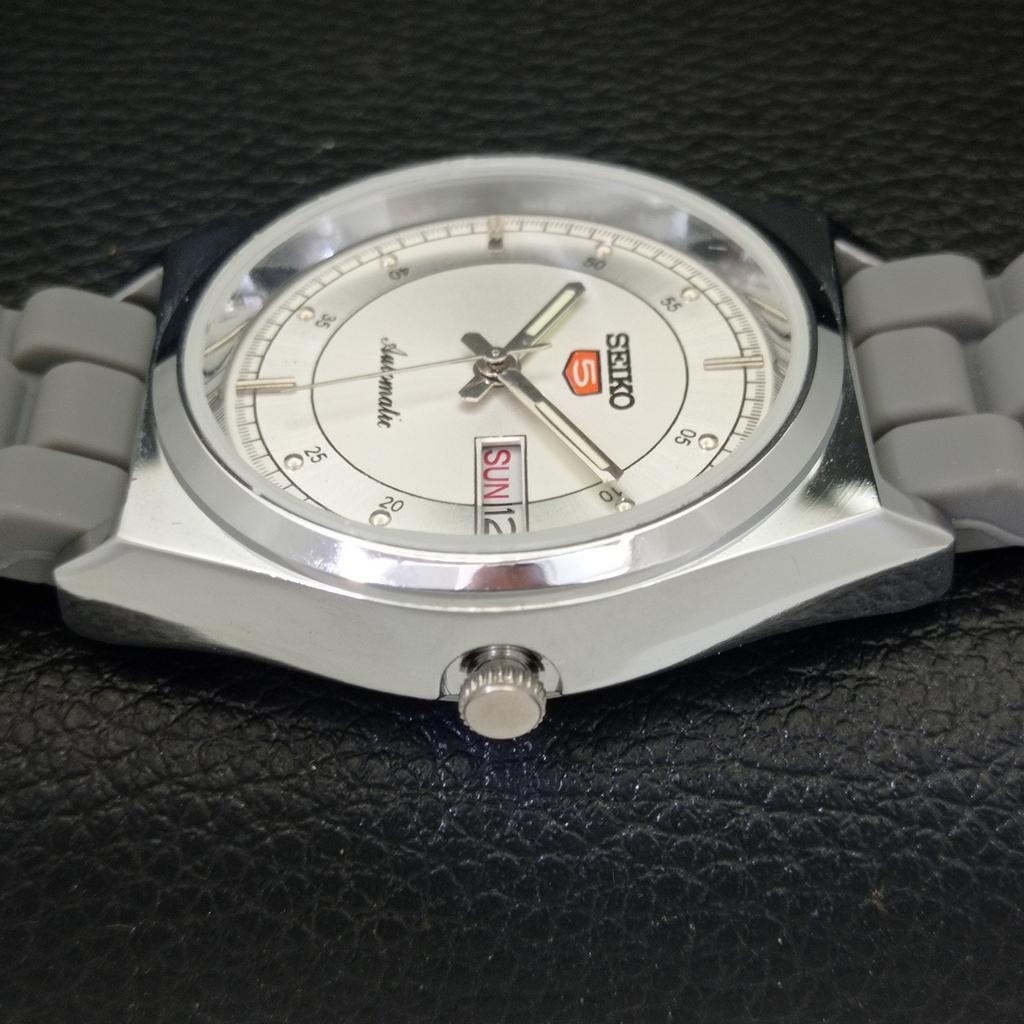 ВОССТАНОВЛЕННЫЕ ВИНТАЖНЫЕ АВТОМАТИЧЕСКИЕ МУЖСКИЕ ЧАСЫ SEIKO 5 JAPAN СЕРЕБРЯНЫЙ ЦИФЕРБЛАТ a434686-2