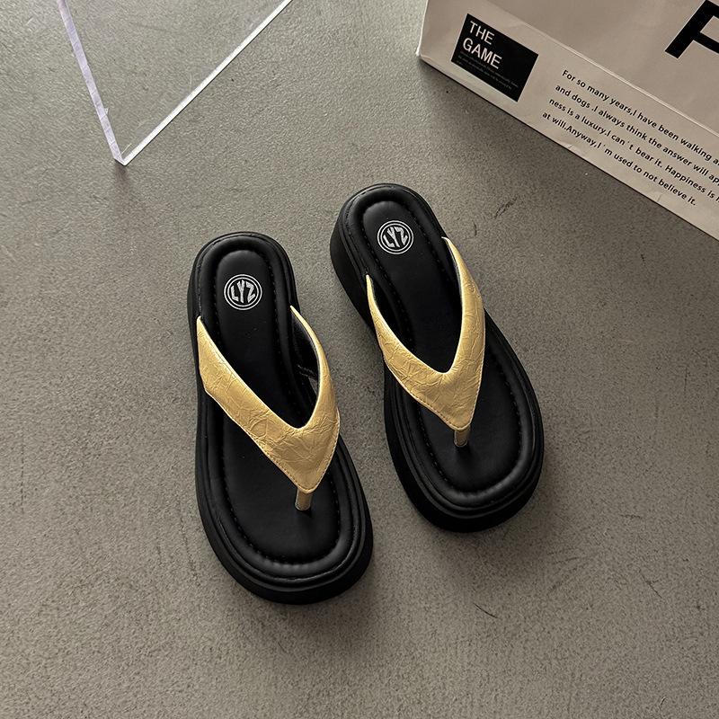 Новые удобные и комфортные шлепанцы на толстой подошве для женской летней обуви с сандалиями для пальцев и пляжными крутыми тапочками