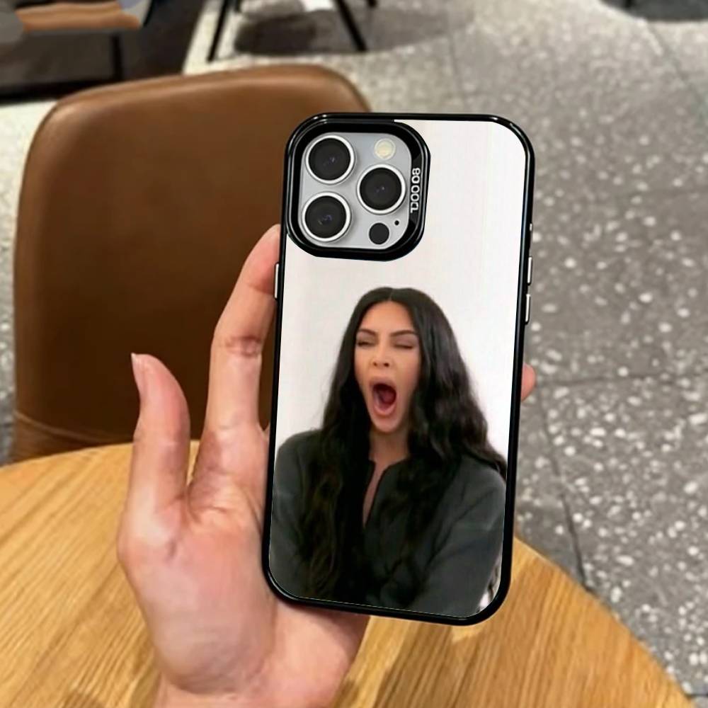K-Ким Кардашьян M-Мемы Чехол для телефона для iPhone17,16,15,14,13,12,11 Plus,Pro Max Цветной Посеребренный Внутренняя крышка