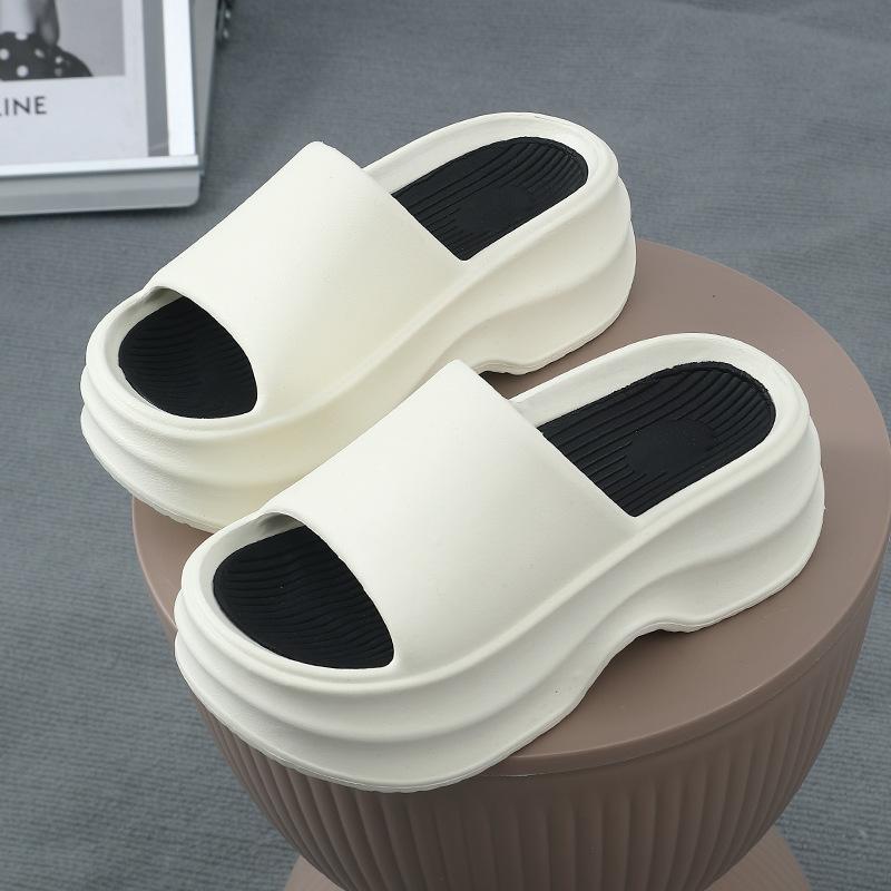 Новые летние женские сандалии на платформе, пляжные тапочки на каблуке, модные удобные шлепанцы на плоской подошве, уличная мягкая домашняя обувь с облаками