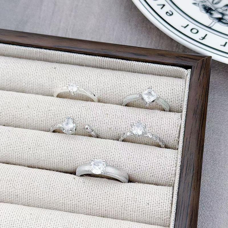 Нежный характер Одиночный бриллиант Простое кольцо с бриллиантом Открытое кольцо Женское Кольцо на указательный палец для работы Нишевый дизайн Чувство стиля