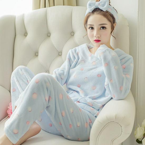Women's Long-Sleeve Flannel Pajamas - Cute Cartoon Coral Fleece Set for Fall & Winter