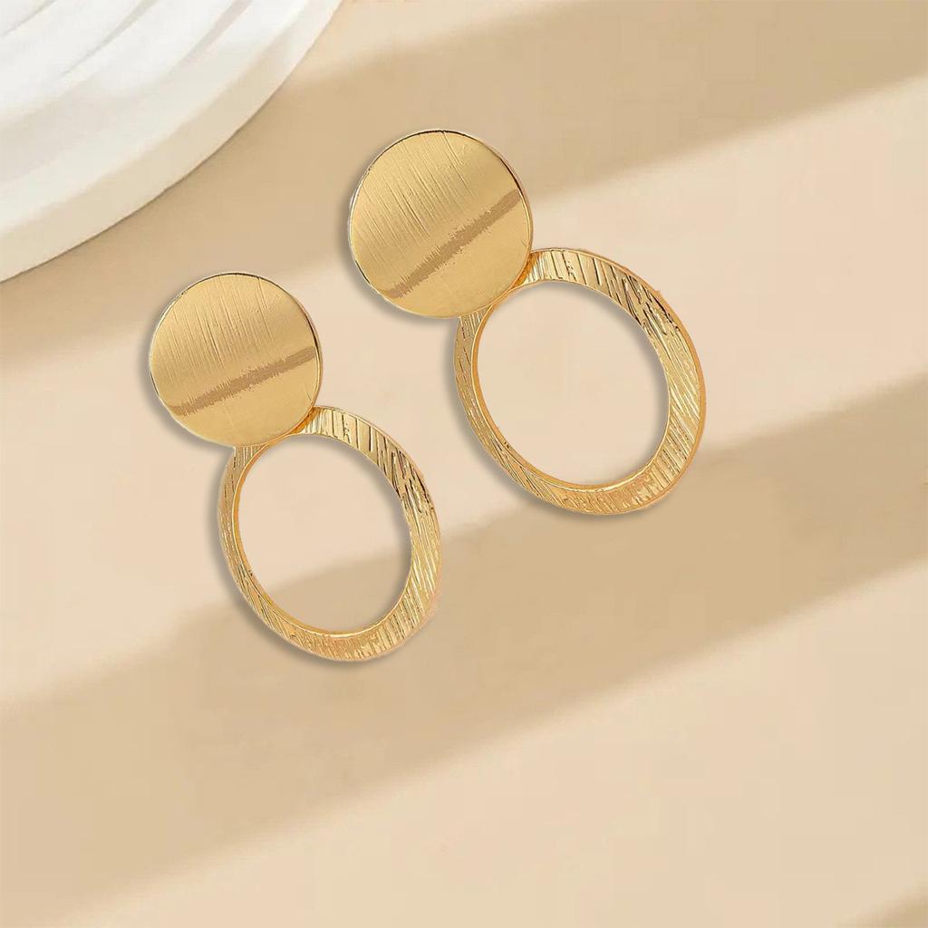 Модные серьги-подвески для женщин