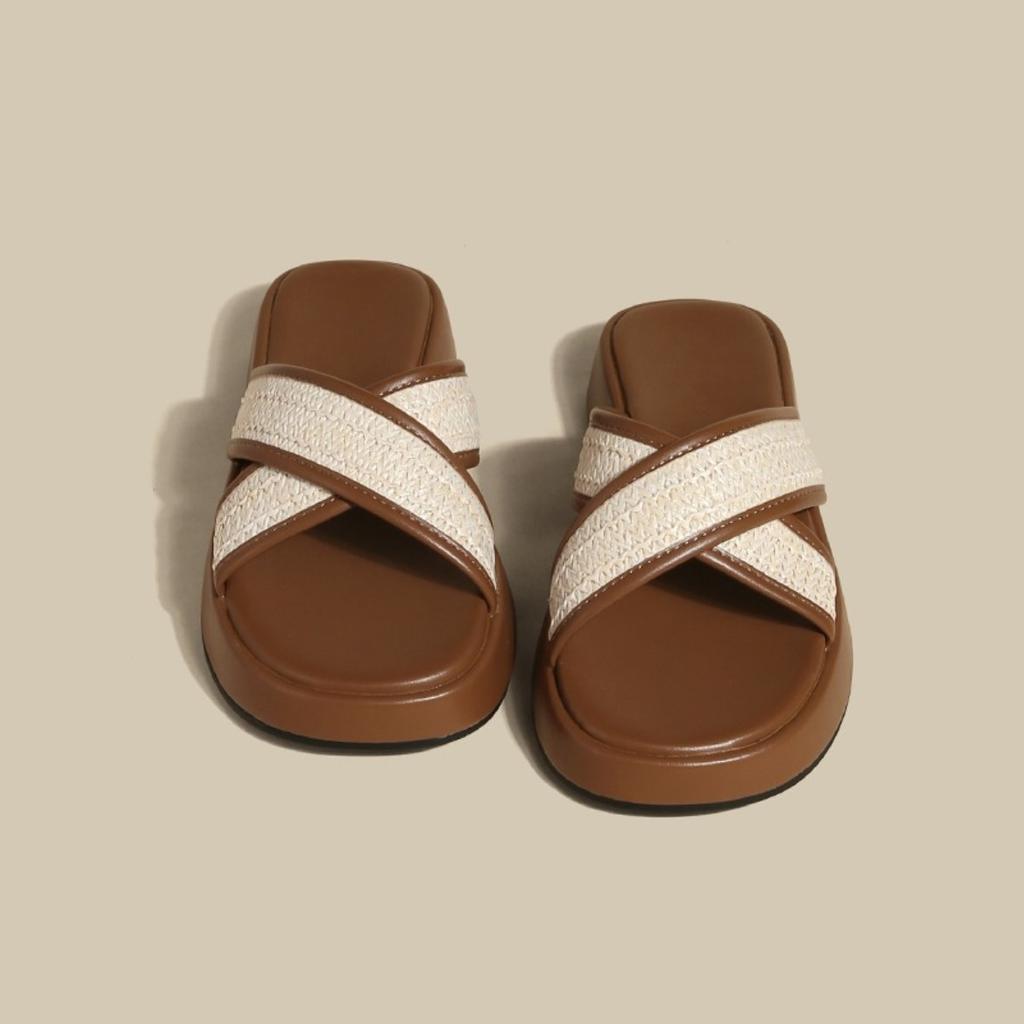 Women Casual Outdoor Slippers Flat Bottomed Fashionable Retro Linen Woven Cross Style Holiday Beach Slippers Sandals