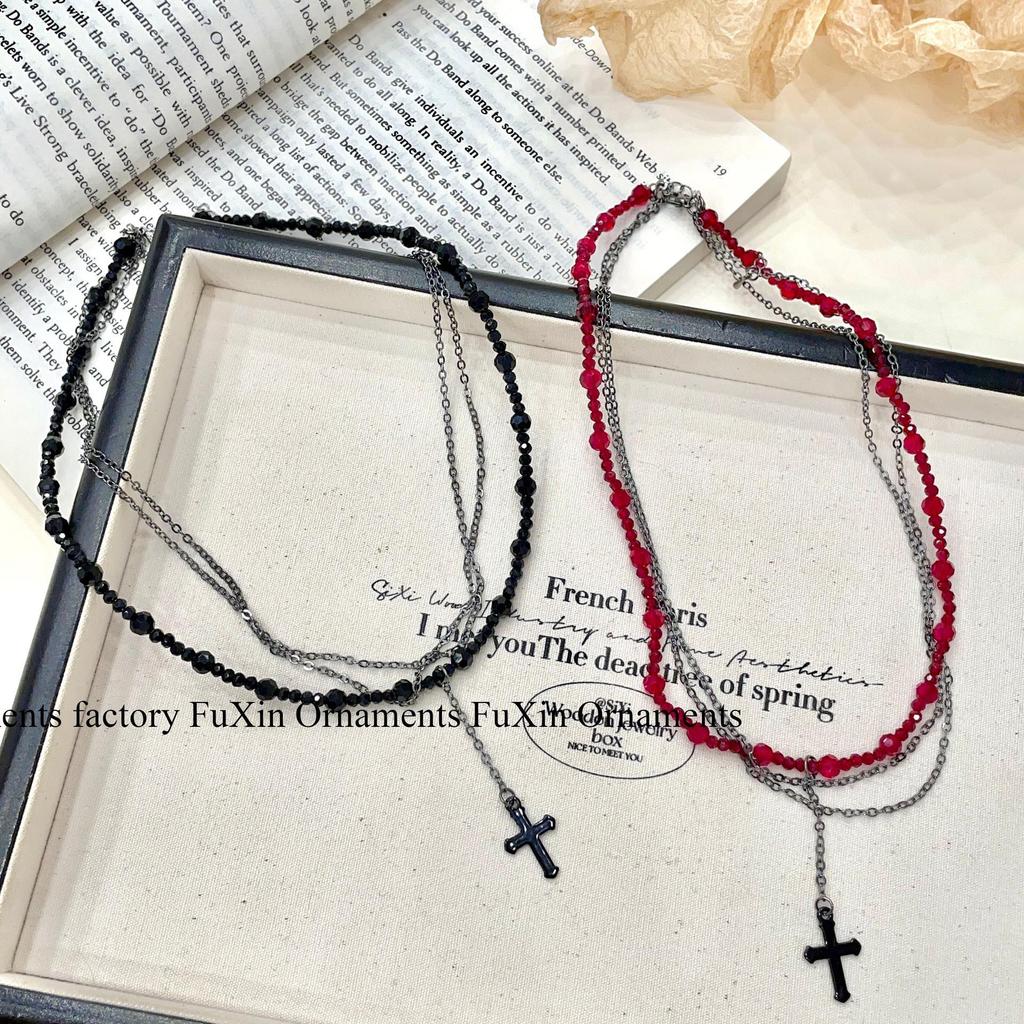 Ожерелье ручной работы «Темный крест»: Многослойная панк-цепочка на ключицу для женщин