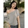 Женская серая футболка с коротким рукавом и открытыми плечами - Повседневный, свободный и простой летний топ