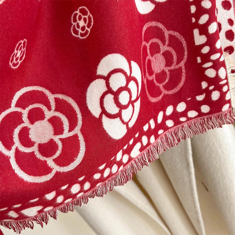 Темпераментная камелия Высококлассный большой квадратный шарф Двусторонний имитация кашемира Утолщенный шарф с декоративной шалью