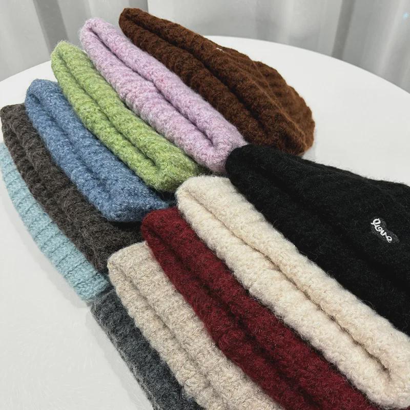 Женская шерстяная шапка с вышивкой в японском стиле — теплая, вязаная, с защитой ушей для осени и зимы