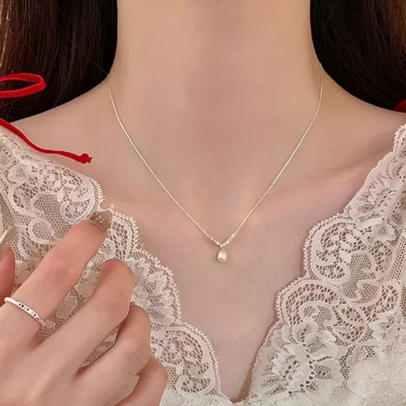 Женская мода Легкая роскошь Имитация жемчуга Сломано-серебряный Ключица Ожерелье Аксессуары