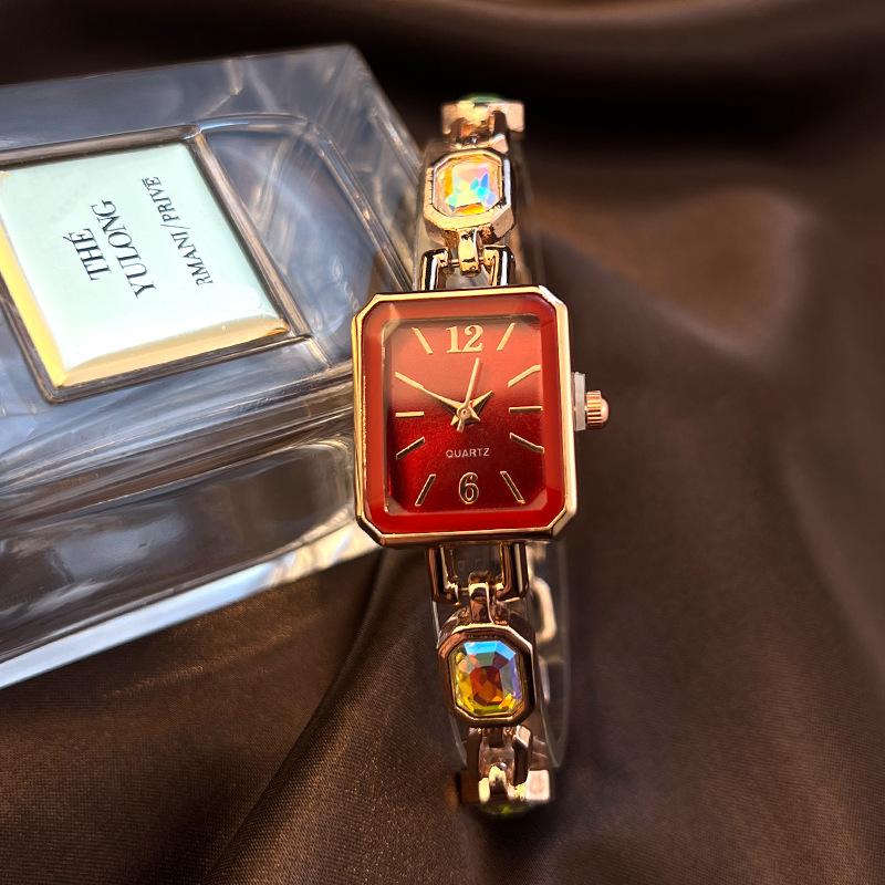 Квадратные часы с 24 цветами, бриллиантом 'Огонь', простые нишевые, роскошные, женские, кварцевые