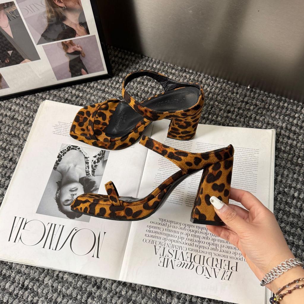 Французский темперамент слово с толстым каблуком открытый носок крутые тапочки женские летние водонепроницаемые настольные леопардовый принт красивые босоножки на высоком каблуке женские