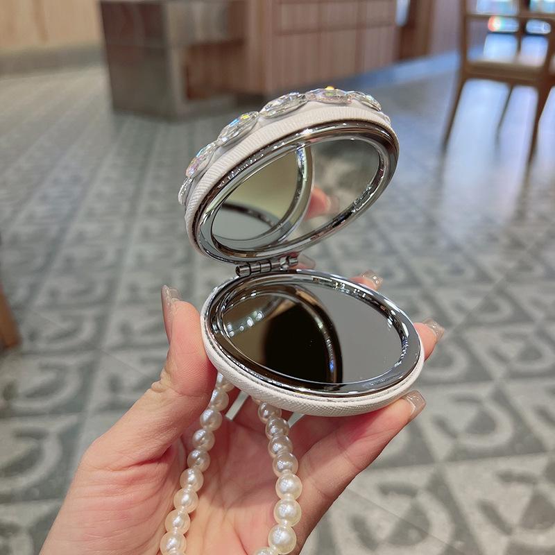 Зеркало для макияжа с бриллиантами, двустороннее складное портативное круглое зеркало, жемчужная цепочка, брелок, дорожное карманное зеркало, ручное косметическое стекло