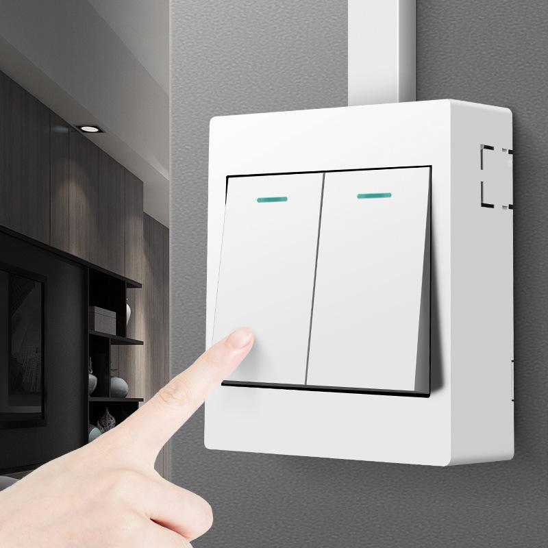 Двухклавишный настенный выключатель и панель розетки типа 86 с открытой проводкой и пятью отверстиями