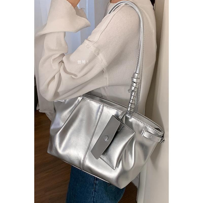 Spring fashion large capacity shoulder commuter bag women's bag 2025 new simple tote bag versatile underarm bag