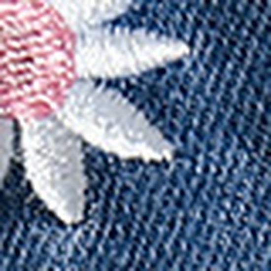 Летний комплект из двух предметов для девочек: Белый топ в рубчик с рукавами-крылышками и джинсовые шорты с ромашками