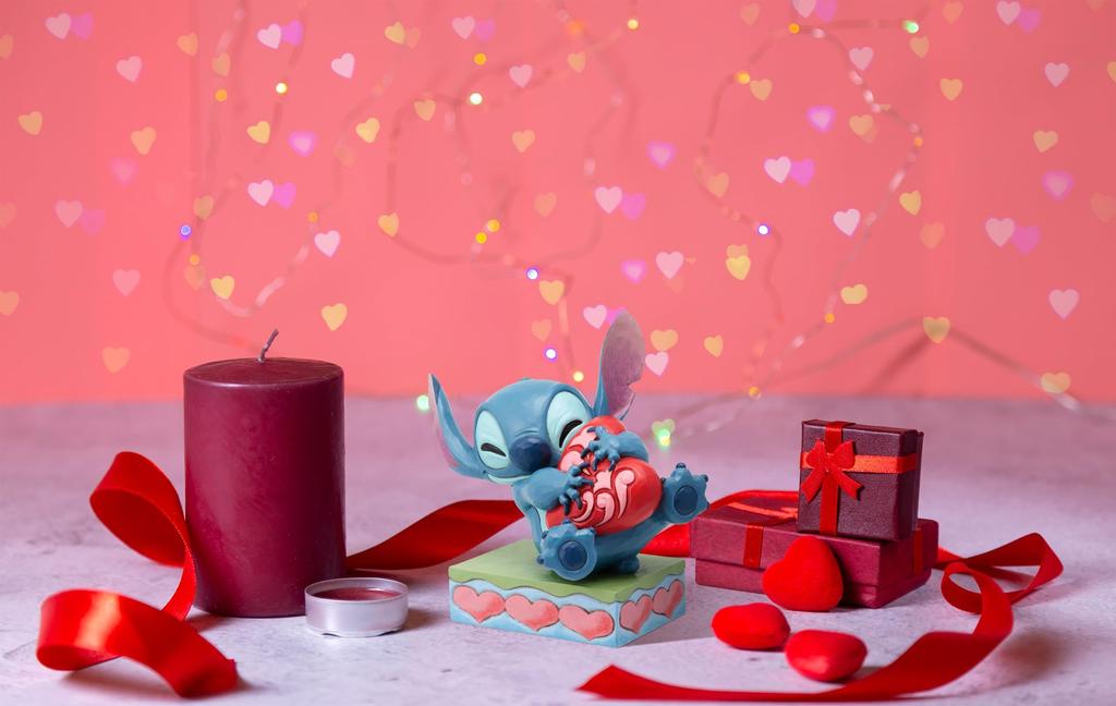 Disney Traditions Stitch Hug Heart 6014316