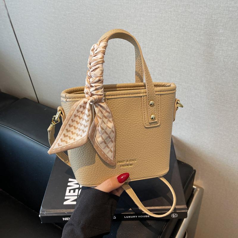 Premium bag women's 2025 new trendy and popular casual versatile shoulder bag super fire messenger bucket bag