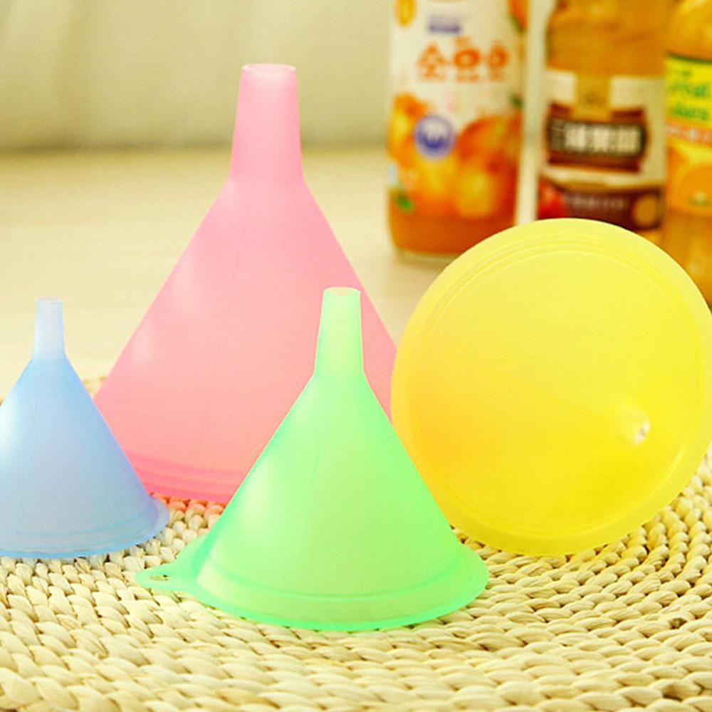Plastic 5Pcs/Set Convenient Liquid Home Filling Fluids Filler Kitchen Tool Funnel Oil Funnel
