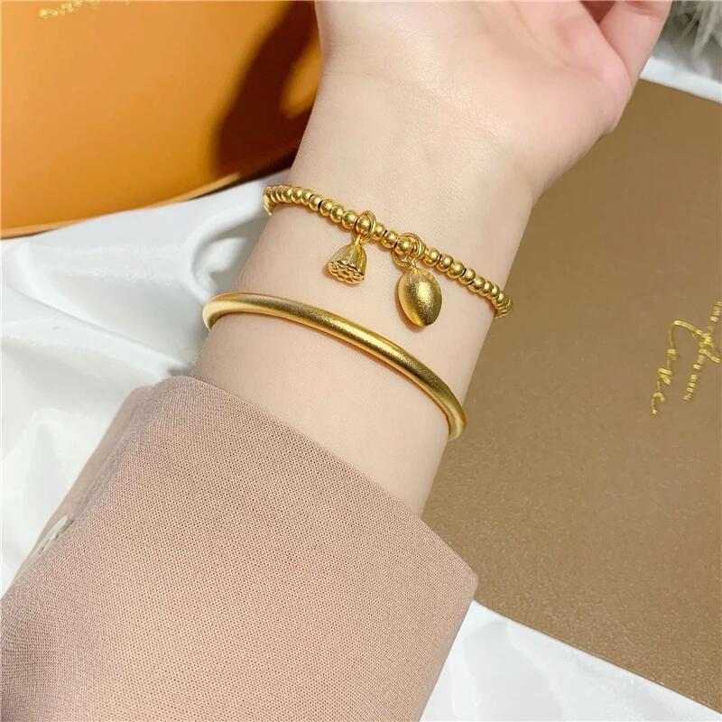 Браслет-лотос вьетнамского происхождения из песочного золота с имитацией простого золотого кольца