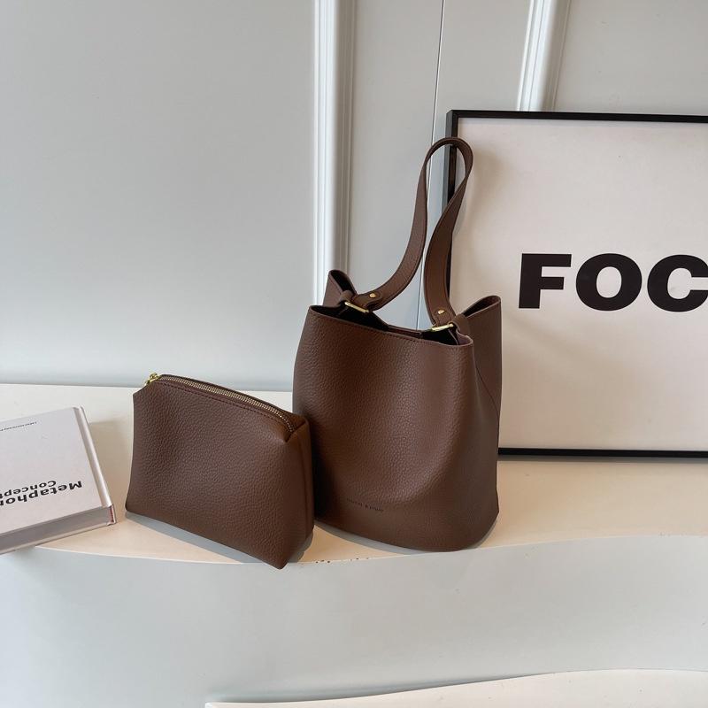 IELGY Retro Large-capacity Underarm Bucket Bag, Versatile and Simple One-shoulder Crossbody