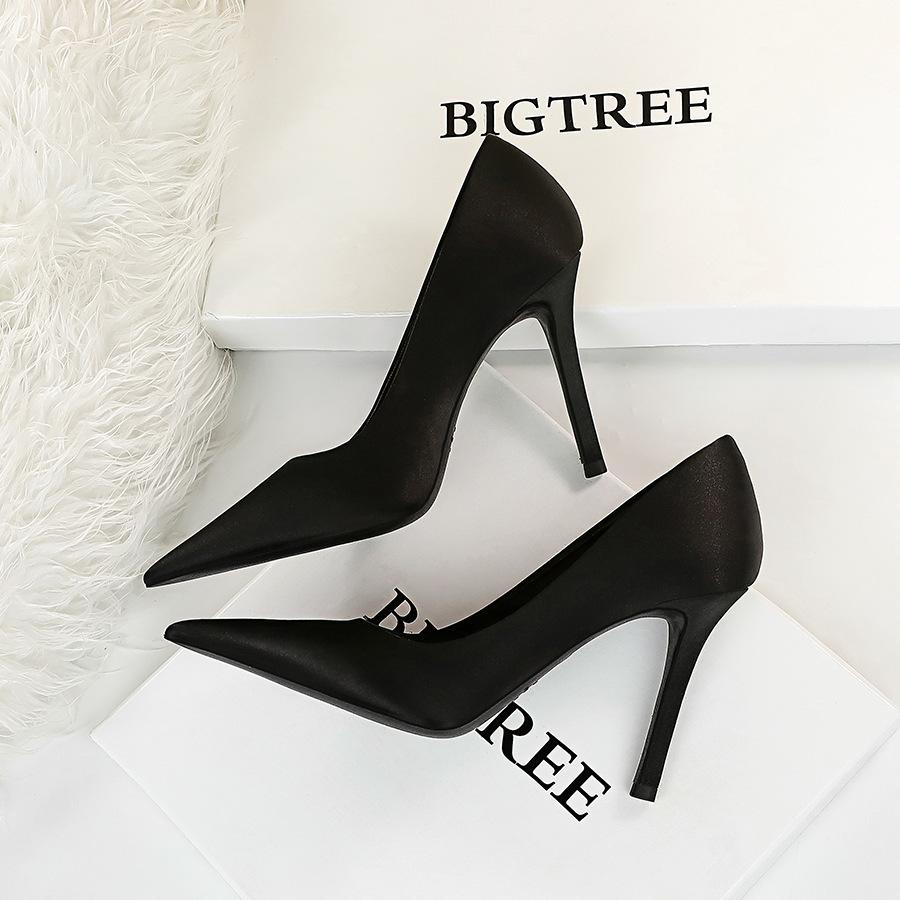 Модные простые атласные женские туфли на очень высоком тонком каблуке с острым носком в европейском и американском стиле на очень высоком каблуке 10 см