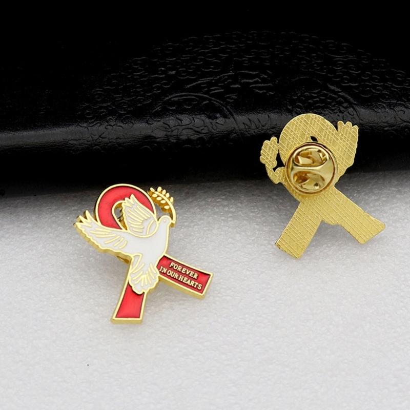 Брошь-значок 'Символ мира' с деталью в виде ленты, форма идеально подходит для свадеб, деловых встреч, повседневной носки