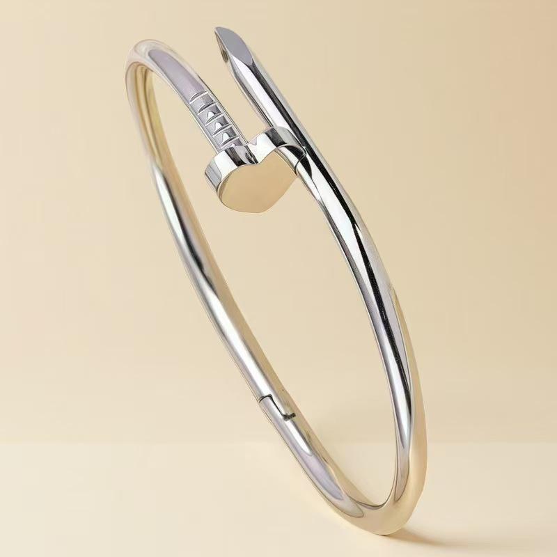 Stainless Steel Women's Bracelet with Diamonds and Four-Leaf Clover Studs - Non-fading, Cross-border Design.