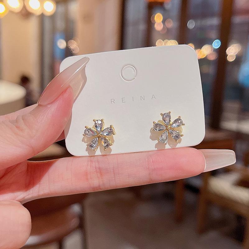 S925 Silver Rhinestone Flower Earrings - Trendy, Versatile, and Elegant for Women