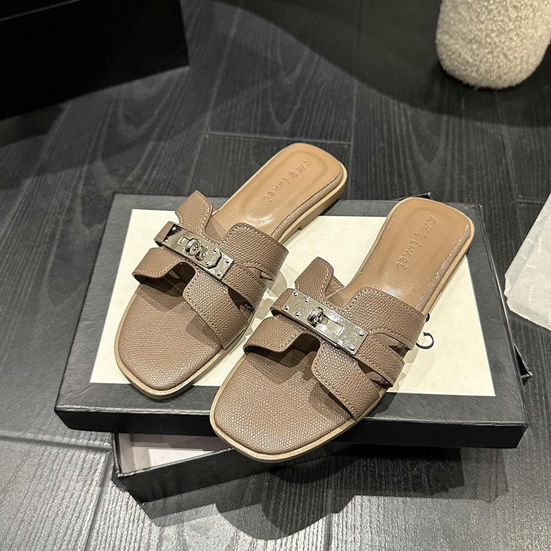 Flat-bottomed Slippers Women's 2025 Summer New Fashion and Versatile Outer Wear One-word Sandals Internet Celebrity Popular Beach Shoes