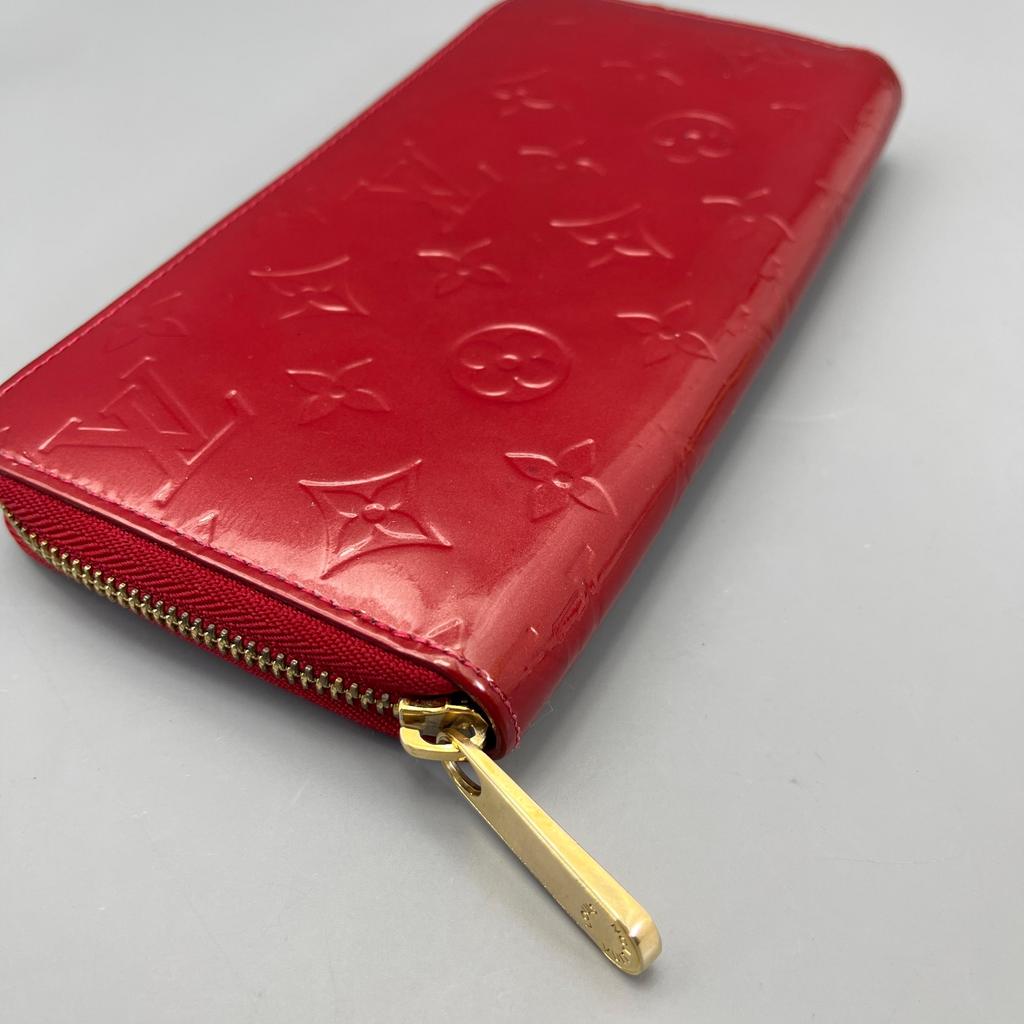 [Pre-Owned] Zippy Leather Wallet - Very Good #1PVMXT1