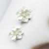 Модные белые антиаллергенные серьги с цветком, изысканные элегантные женские украшения, универсальные женские серьги в стиле бохо