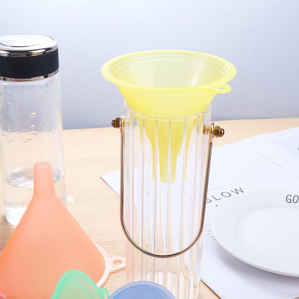 Plastic 5Pcs/Set Convenient Liquid Home Filling Fluids Filler Kitchen Tool Funnel Oil Funnel