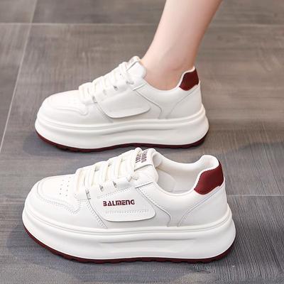 Маленькие белые туфли женские показывают ступни маленькими осень новые дышащие повседневные модные универсальные на толстой подошве нескользящие спортивные кеды