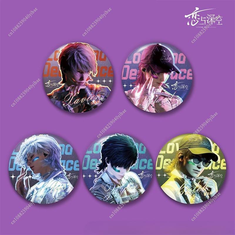 Значок 58MM Игра Любовь и Глубокий Космос Силус Рафаэль Зейн Ксавьер Калеб Круглый Аниме Эмблема Брошь Булавка Украшение для Рюкзака Подарок для Фанатов