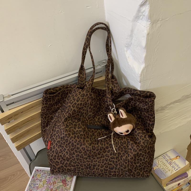 Сумка большой вместимости женская осень-зима 2025 новая универсальная простая на плечо большая сумка для отдыха для студентов на занятия тоут