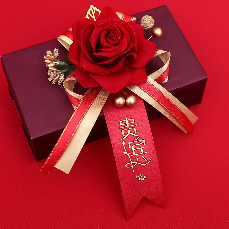 Свадебный набор бутоньерка: Бутоньерки для семьи, шаферов и подружек невесты для приветствия родителей.