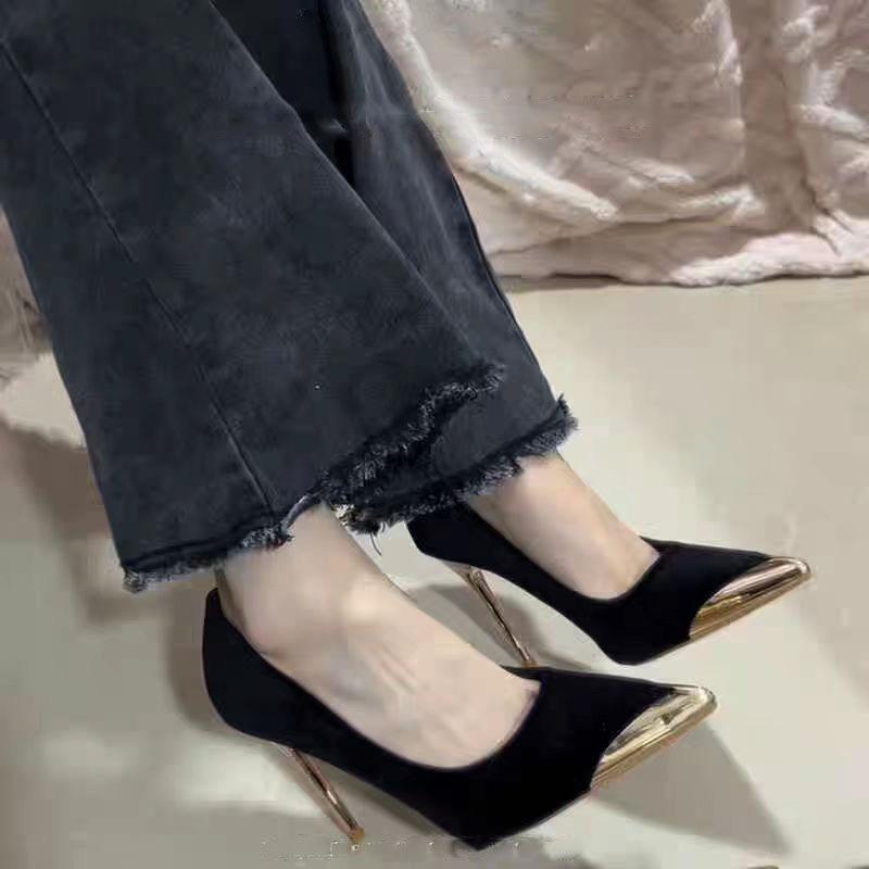 Черные туфли на высоком каблуке женские 2025 весна и осень новые металлические заостренные тонкие каблуки легкие замшевые французские темпераментные сексуальные одинарные туфли