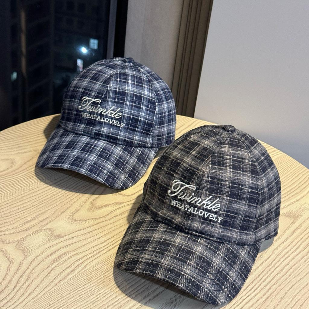 New autumn and winter fashion color-block plaid baseball cap for women, casual versatile outdoor cap that makes the face look smaller, vintage style