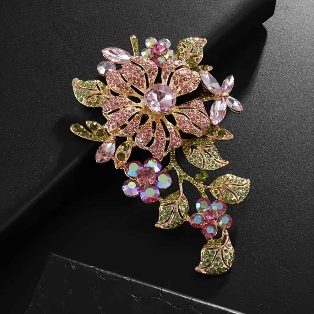 Banquet Crystal Flower Brooch Vintage Corsage Ornament Luxury Pin French Style Exaggeration Metal Rhinestone Brooch Women