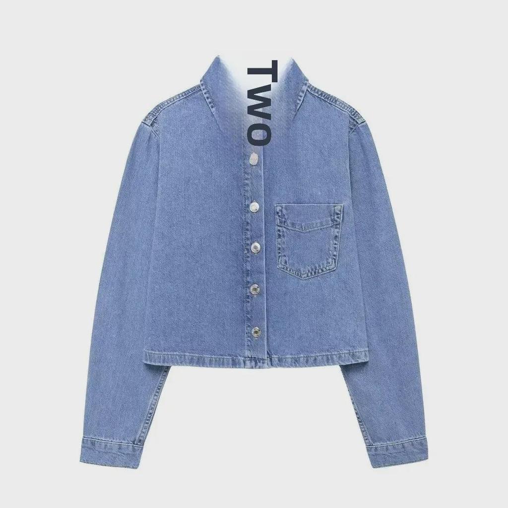 Комплект из женской джинсовой рубашки с длинным рукавом и широких брюк