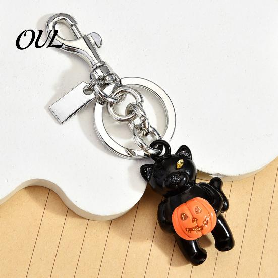 Handbag Decorative Accessory Halloween Cat Holding Pumpkin Keychain, Metal Car Key Party Favor Ring Holder, Backpack Hanging Keychain