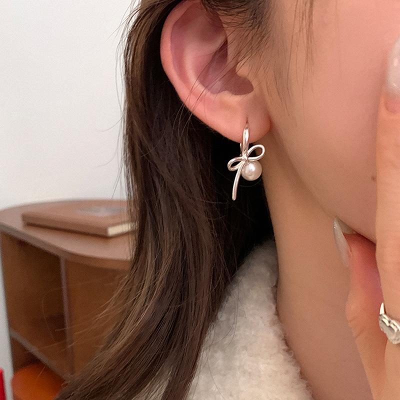 Ballet Style Bow Pearl Ear Buckle Women'S Light Luxury Elegant High-End Retro Personality Fashion Temperament Earrings