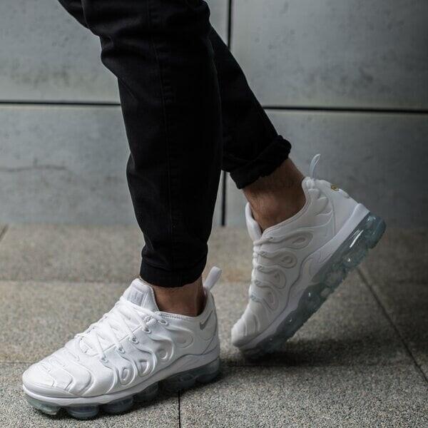 Кроссовки Nike Air VaporMax Plus белый/чистая платина/белый