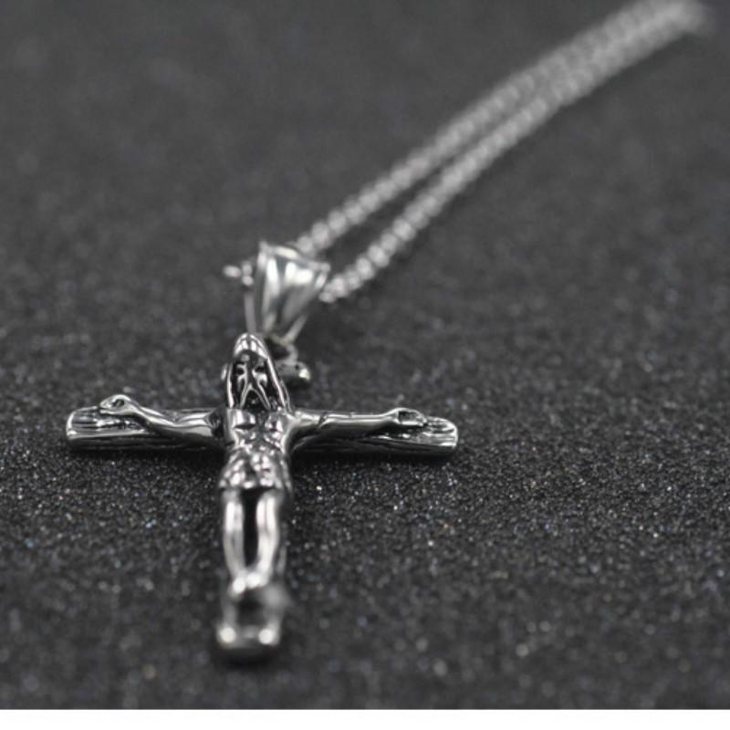 Нательный крест в винтажном стиле