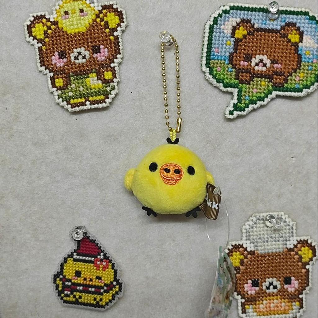 Подвеска Медведь Рилаккума: Новая плюшевая кукла в стоячей позе